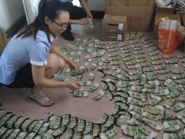 Kinh doanh - Quỹ tín dụng có tâm: ngồi xếp 2.000 tờ tiền suốt 8 tiếng để "chữa cháy" cho khách hàng