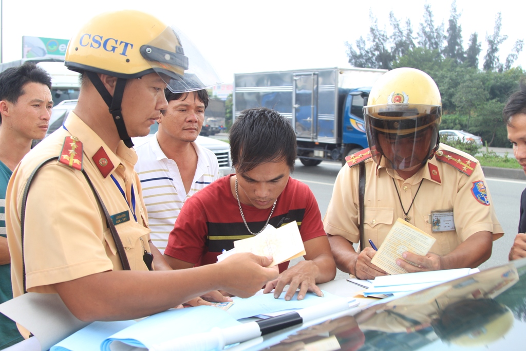 Ăn dĩa cơm trưa, nhiều tài xế tốn hơn 700 ngàn đồng - 4