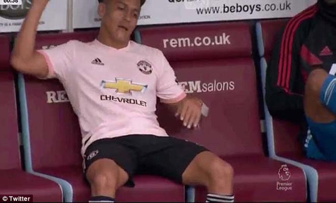 MU, Alexis Sanchez tịt ngòi: “Nạn nhân” của Pogba - Mourinho - 1