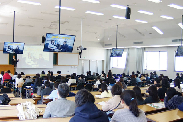Cách tuyển sinh kỳ lạ tại Nhật Bản: Tuổi càng cao, học phí càng giảm - 1