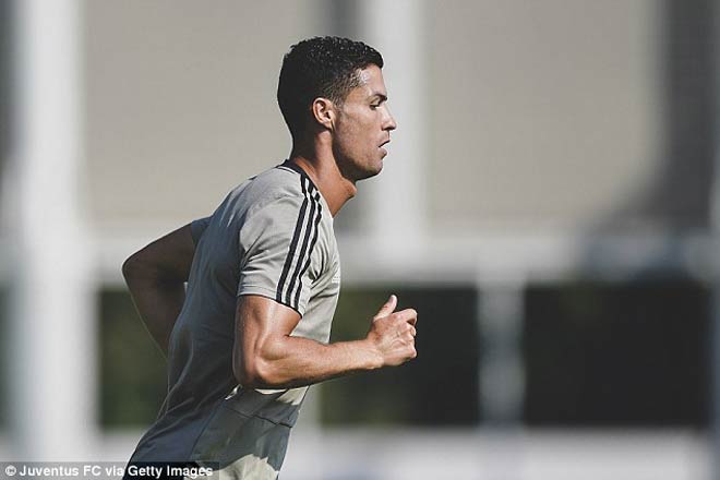 Ronaldo tập “bắn phá” dữ dội, dọa diệt kẻ ngáng đường Juventus