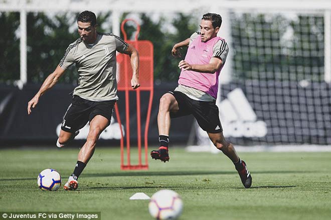 Ronaldo tập “bắn phá” dữ dội, dọa diệt kẻ ngáng đường Juventus - 4