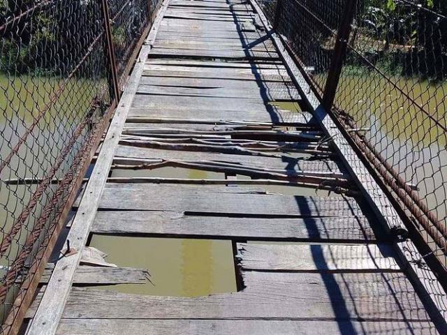 Tin tức trong ngày - Vì chuyện cầu treo, 4 chủ tịch huyện bị phê bình