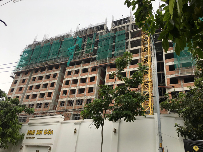 Rơi từ tầng 10 công trình ở Sài Gòn, hai người tử vong - 1