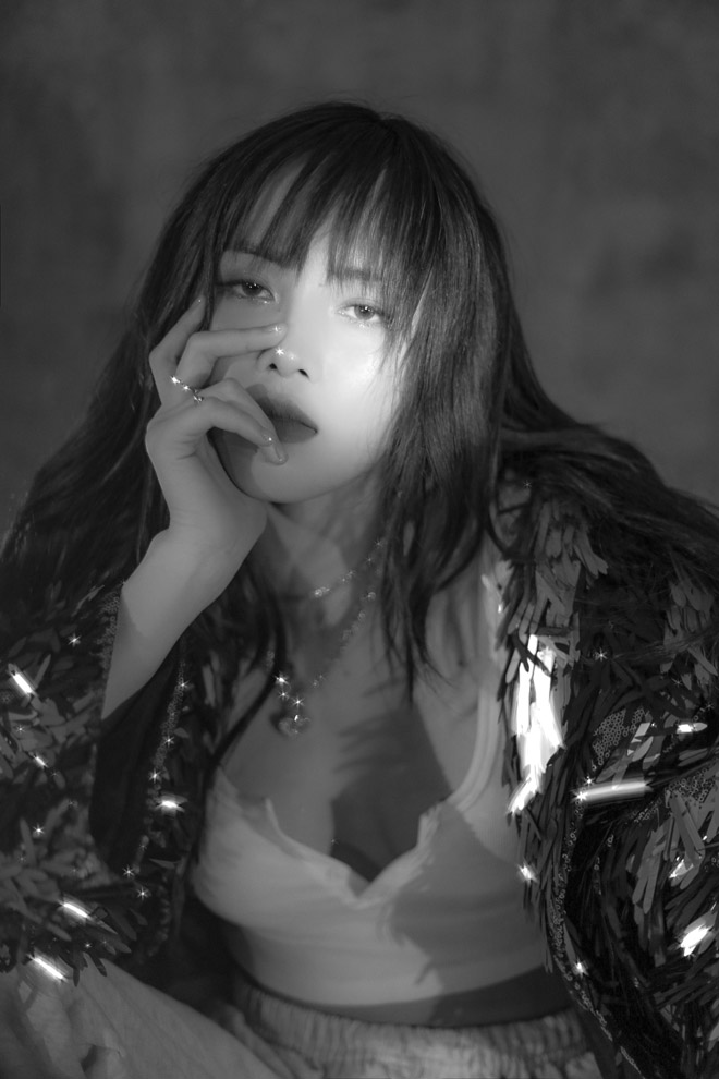 "Bạn gái tin đồn" của Sơn Tùng tung ảnh táo bạo trong phòng ngủ - 5