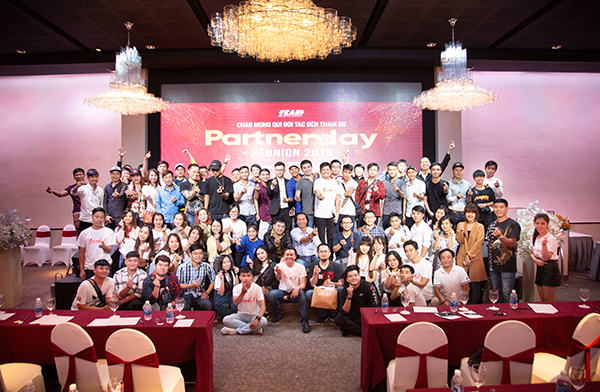Hơn 200 Youtuber nổi tiếng khắp cả nước nước hội tụ tại Yeah1 Partner Day - 2