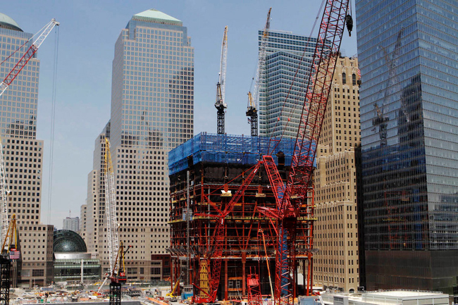 Vào tháng 6 năm 2010, tòa nhà chọc trời bắt đầu mọc lên
