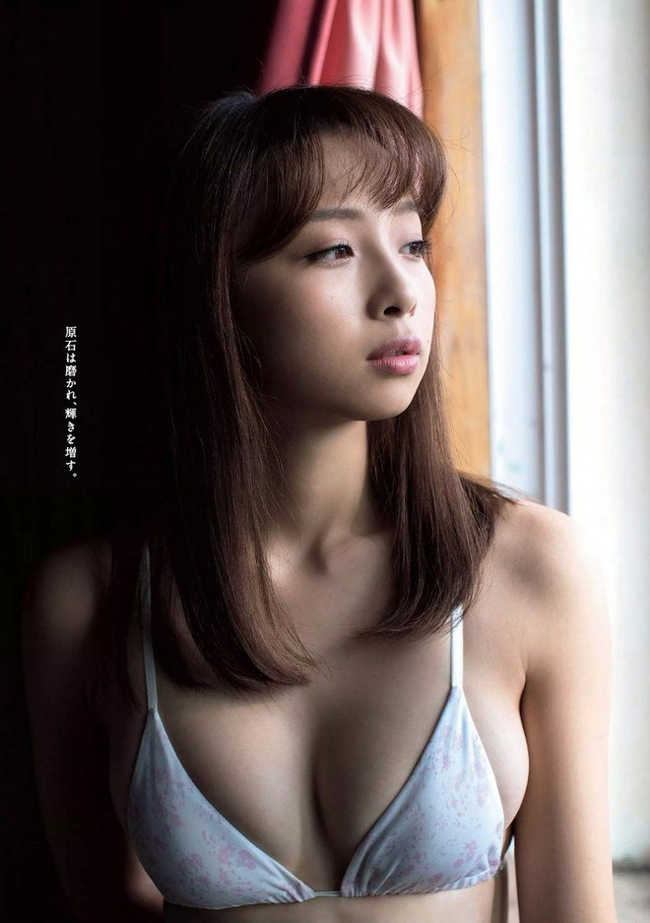 Việc trở thành người mẫu của tạp chí danh giá khiến sự nghiệp của&nbsp;Asuka Hanamura &#34;phất&#34; lên nhanh chóng.