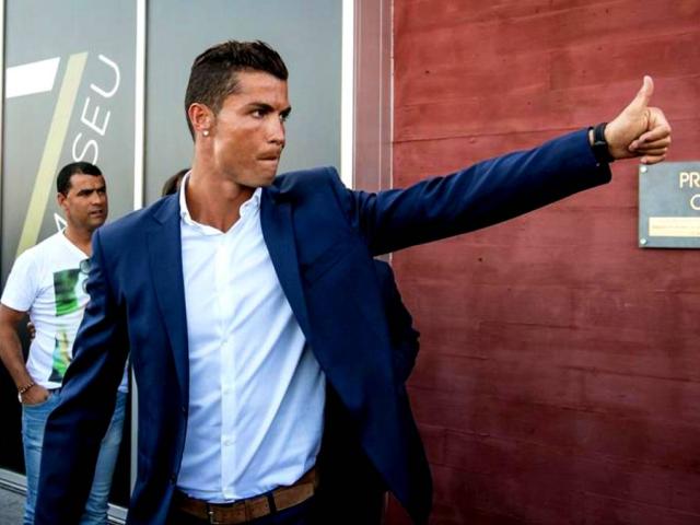 ”Ông trùm” khách sạn Ronaldo: Tịt ngòi sân cỏ vẫn kiếm tiền như nước