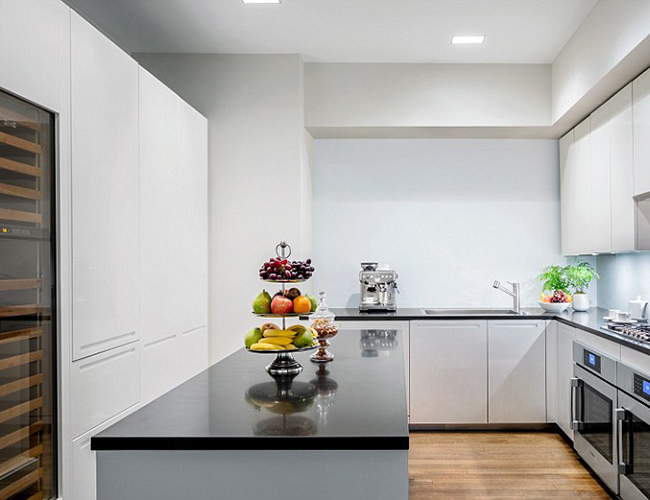 Nhà bếp với thiết bị cao cấp và chuyên nghiệp của Gaggenau và Miele. Tủ lạnh chứa đầy cho phép đầu bếp riêng của bạn dễ dàng chuẩn bị các món ăn ngon