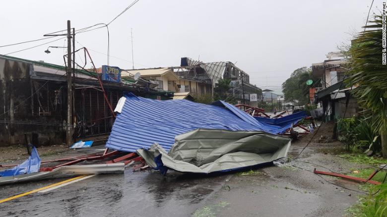 Siêu bão Mangkhut càn quét Phillipines, sức gió lên tới 270 km/giờ - 1