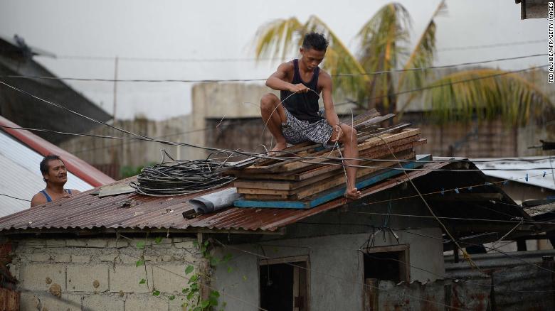 Siêu bão Mangkhut càn quét Phillipines, sức gió lên tới 270 km/giờ - 2