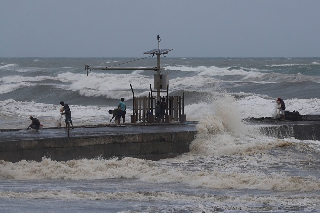 Siêu bão Mangkhut càn quét Phillipines, sức gió lên tới 270 km/giờ - 3