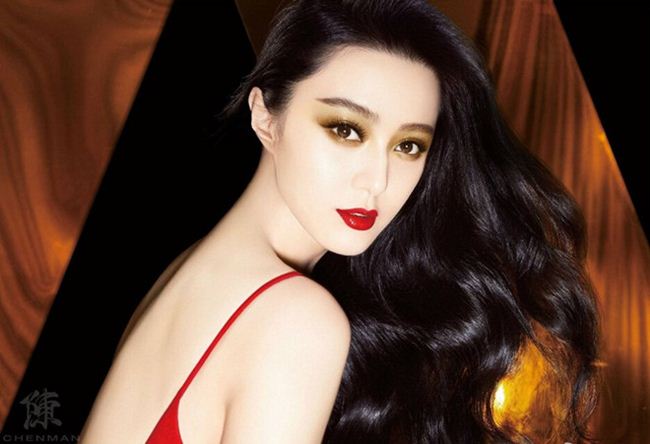 Ngoài mặt nạ miếng, &#34;Nàng Kim Tỏa&#34; còn sử dụng bột yến mạch, sữa tươi, nước ấm theo tỷ lệ 2:1:1 rồi đắp lên mặt trong vòng 20-30 phút, sau đó rửa sạch với nước ấm.