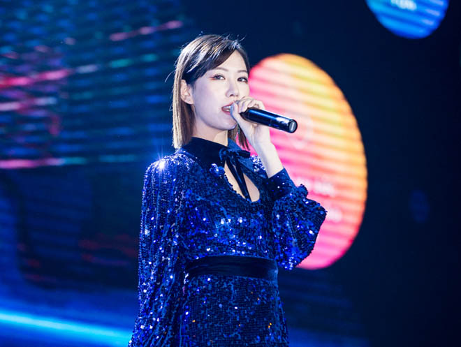 Hương Giang bối rối vì dự sự kiện trễ 1 tiếng rưỡi - 6