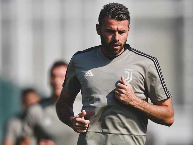 Chi tiết Juventus - Sassuolo: Douglas nhận thẻ đỏ (KT) - 8