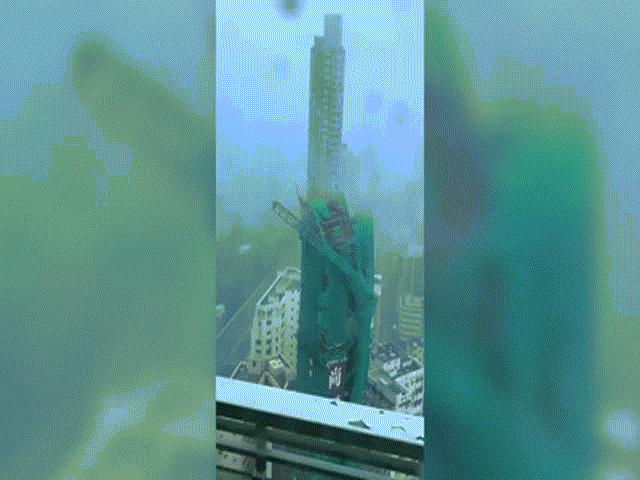 Video siêu bão Mangkhut quật gãy thang máy 22 tầng ở Hồng Kông