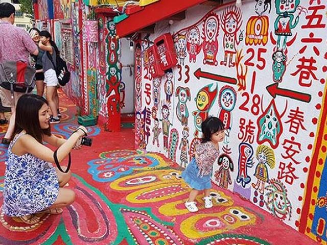 Du lịch - Những bức bích họa cứu “Làng Cầu Vồng” ở Đài Loan khỏi bị xoá xổ!