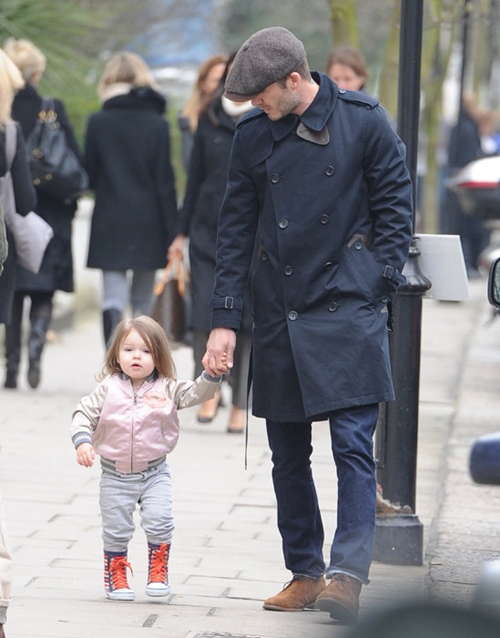 Bộ sưu tập áo khoác đẹp ngất ngây của con gái Beckham - 7
