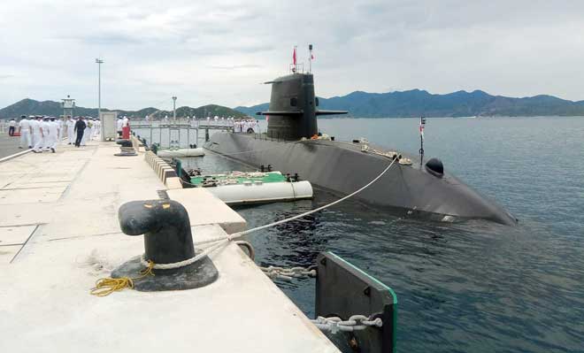 Tàu ngầm của Nhật Bản cập cảng quốc tế Cam Ranh - 1