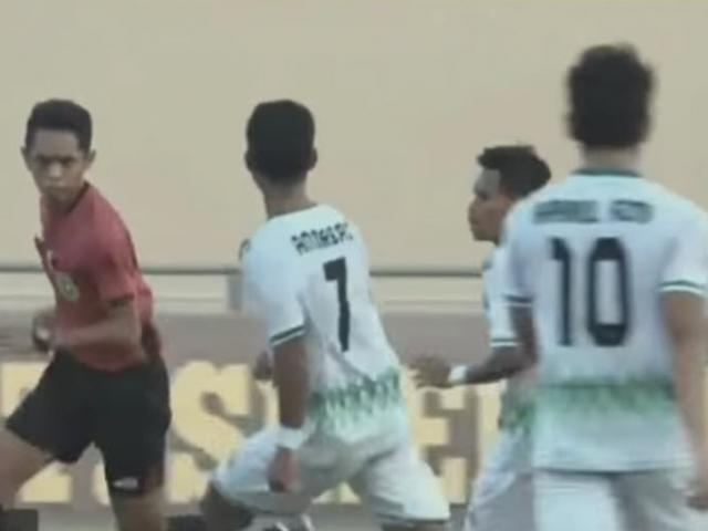 Bóng đá - Cầu thủ Indonesia “đầu gấu” hơn cả V-League: Trọng tài bị đánh sấp mặt