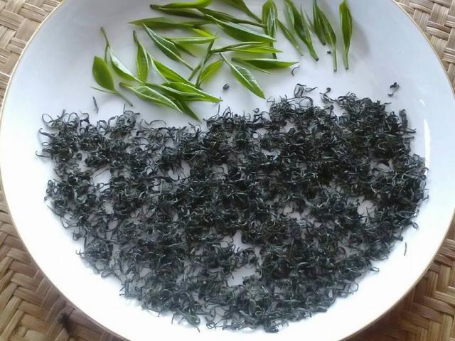 Thị trường - Tiêu dùng - "Trà quý tộc": 1kg được làm từ 3 sào chè trên 5 năm tuổi