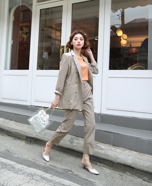 Bí quyết để hết hè vẫn dùng được áo phông mỏng - 4