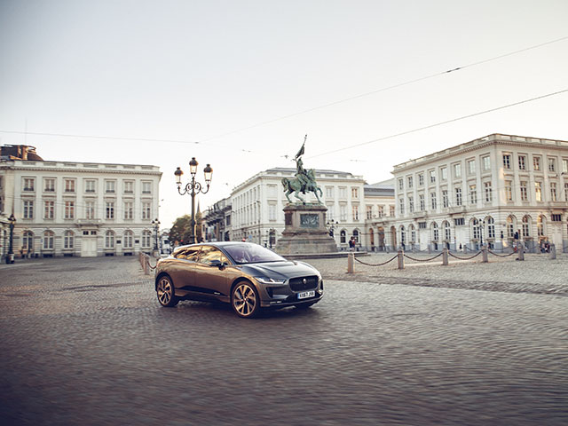 Ô tô - Với một lần sạc, xe điện Jaguar I-Pace có thể chạy được tới 369 km