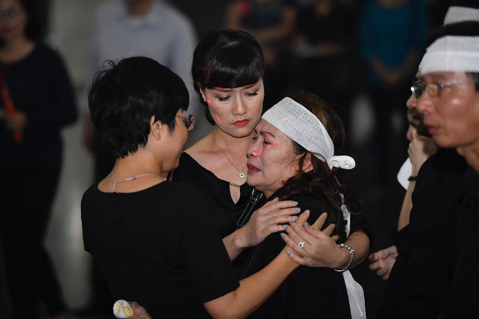 Cả làng hài khóc nghẹn tiễn "ông trùm phim Tết miền Bắc" về với đất - 5