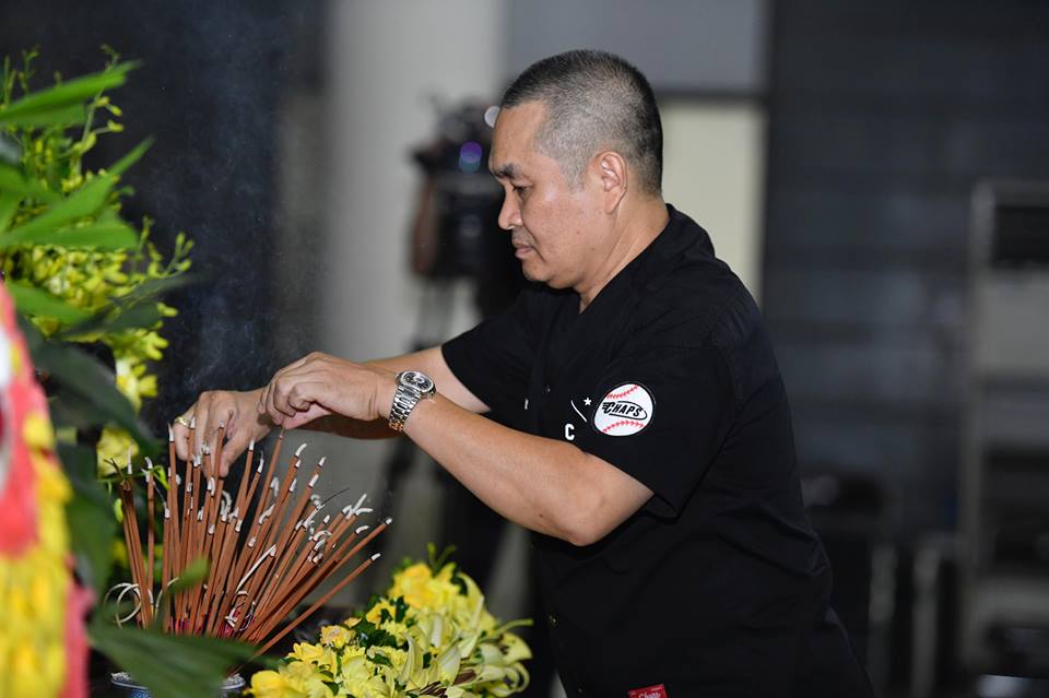 Cả làng hài khóc nghẹn tiễn "ông trùm phim Tết miền Bắc" về với đất - 8