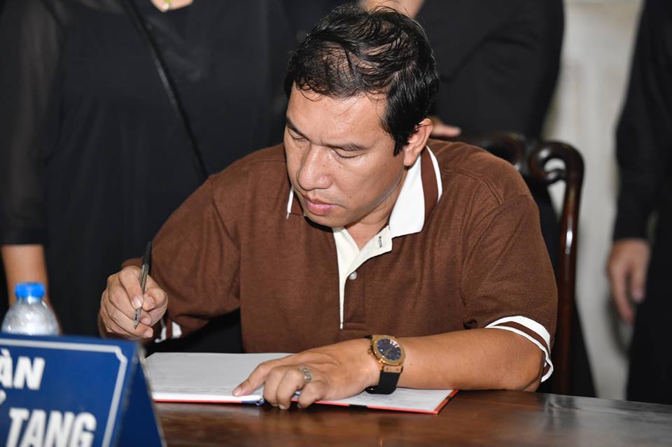 Cả làng hài khóc nghẹn tiễn "ông trùm phim Tết miền Bắc" về với đất - 8