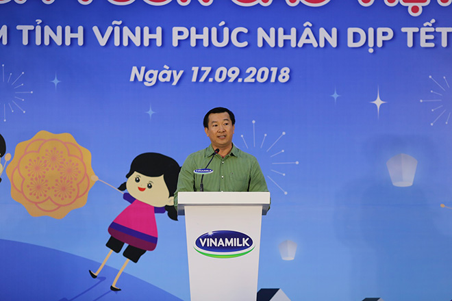 Quỹ Sữa Vươn Cao Việt Nam và Vinamilk trao 66.000 ly sữa cho trẻ em tỉnh Vĩnh Phúc - 2