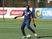 HLV vô địch thế giới chỉ Usain Bolt đá hậu vệ cánh