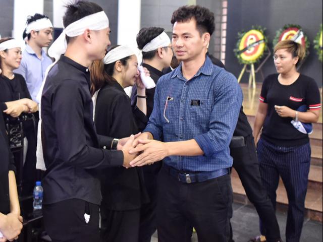 Ca nhạc - MTV - 24h HOT: Làng hài đất Bắc nghẹn ngào vĩnh biệt "ông trùm phim Tết"