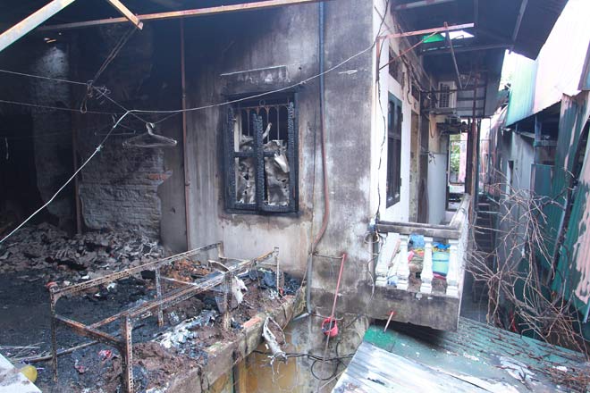 Cảnh hoang tàn, nguy hiểm trong 19 căn nhà cháy gần BV Nhi TƯ - 1