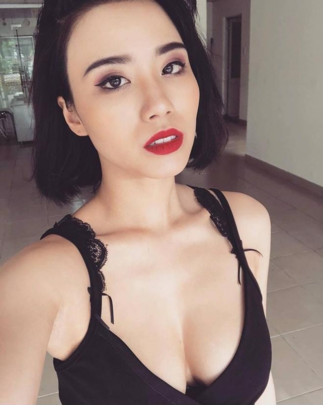 Thời gian gần đây, Linh Miu đang tập trung đóng phim. Hầu hết thời gian cô chủ yếu ở trên phim trường.
