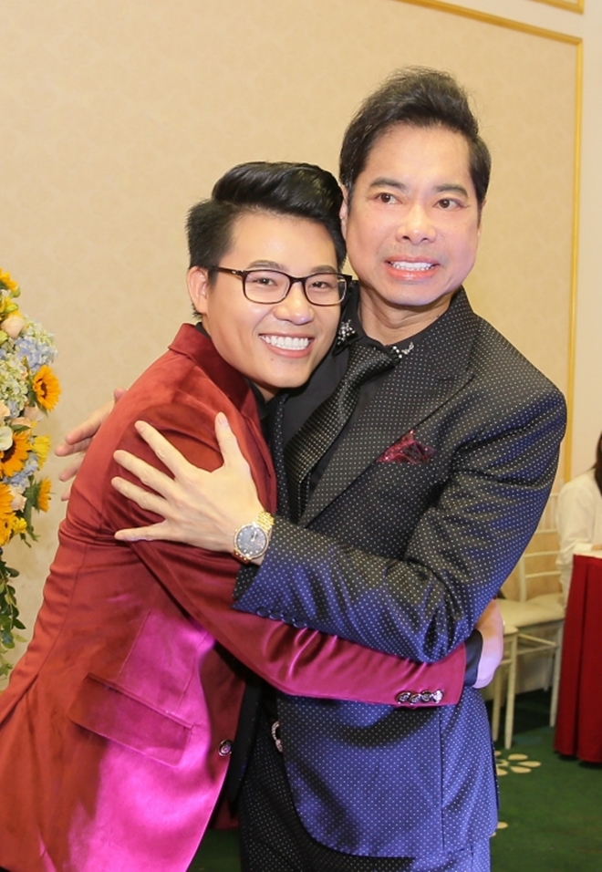 Con nuôi Ngọc Sơn cháy vé liveshow đầu tay dù ra mức giá &#34;chặt chém&#34; - 1