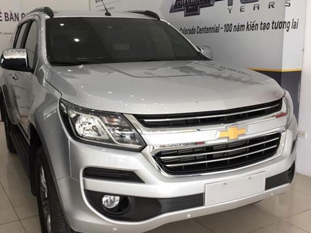 Thị trường - Tiêu dùng - Ô tô nhập về Việt Nam giảm cực mạnh