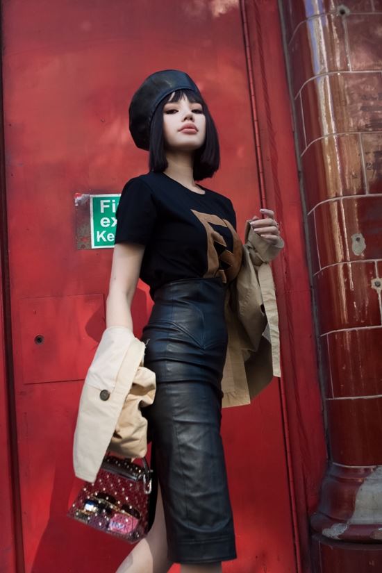 Bóc giá đồ hiệu của &#34;tiểu thư nhà giàu&#34; Jolie Nguyễn ở London Fashion Week - 1