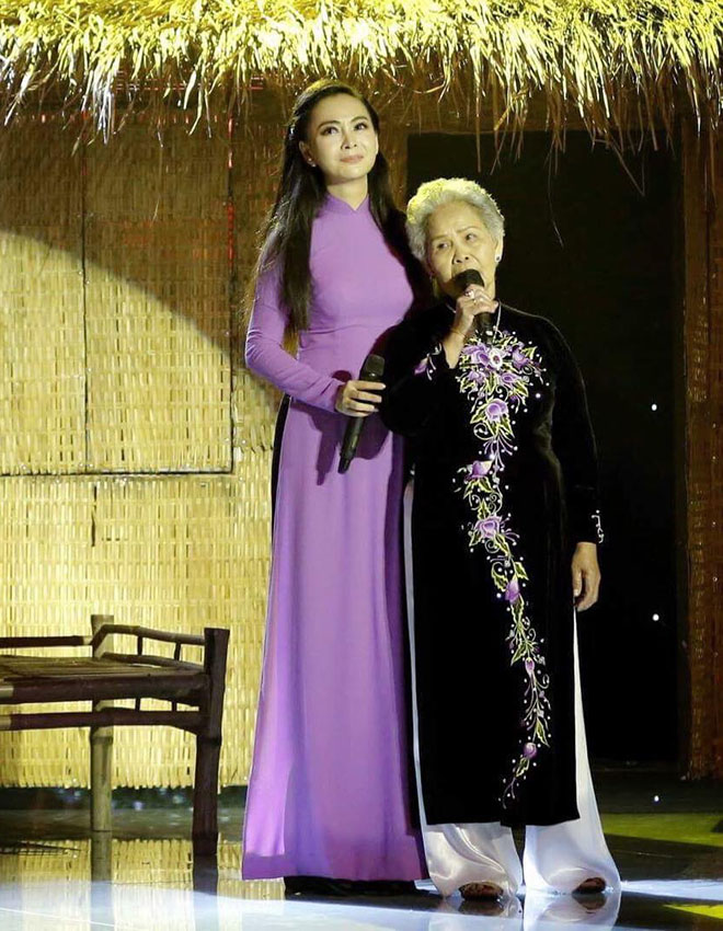 “Hoa hậu Bolero” Trần Mỹ Ngọc chia sẻ về người mẹ sinh cô ở tuổi 50 - 1