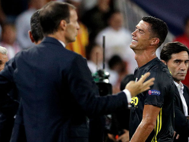 Ronaldo thẻ đỏ cúp C1: Đồng đội kêu oan, HLV Juventus đòi VAR phán xử