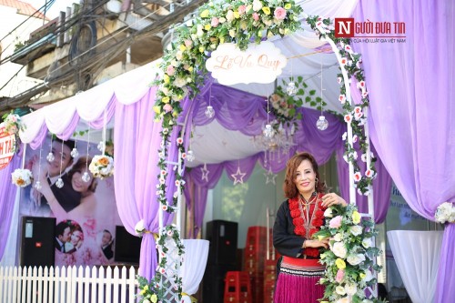 Cô dâu 61 tuổi bật khóc khi nói về sự quan tâm của mẹ chồng - 2