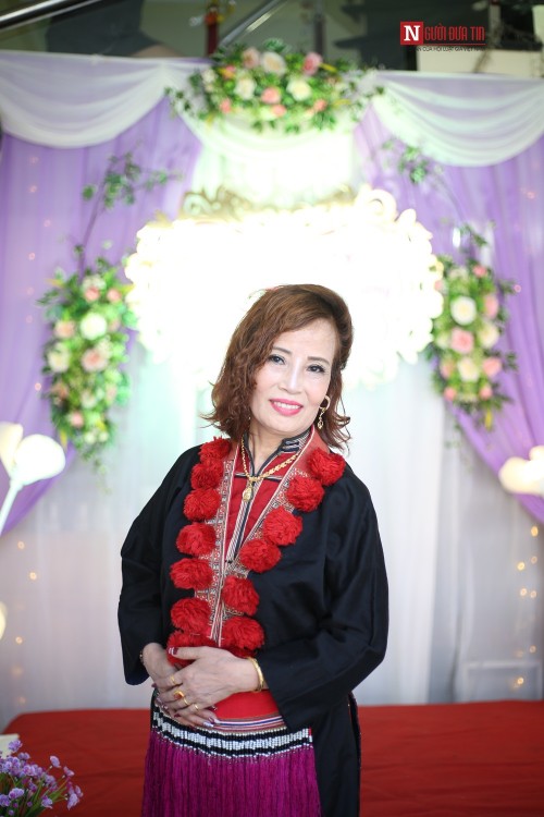 Cô dâu 61 tuổi bật khóc khi nói về sự quan tâm của mẹ chồng - 4