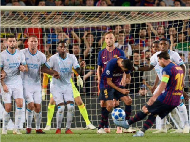 Messi đá phạt thần sầu Cúp C1: Chưa vượt Ronaldo, kém xa ”Vua Brazil”