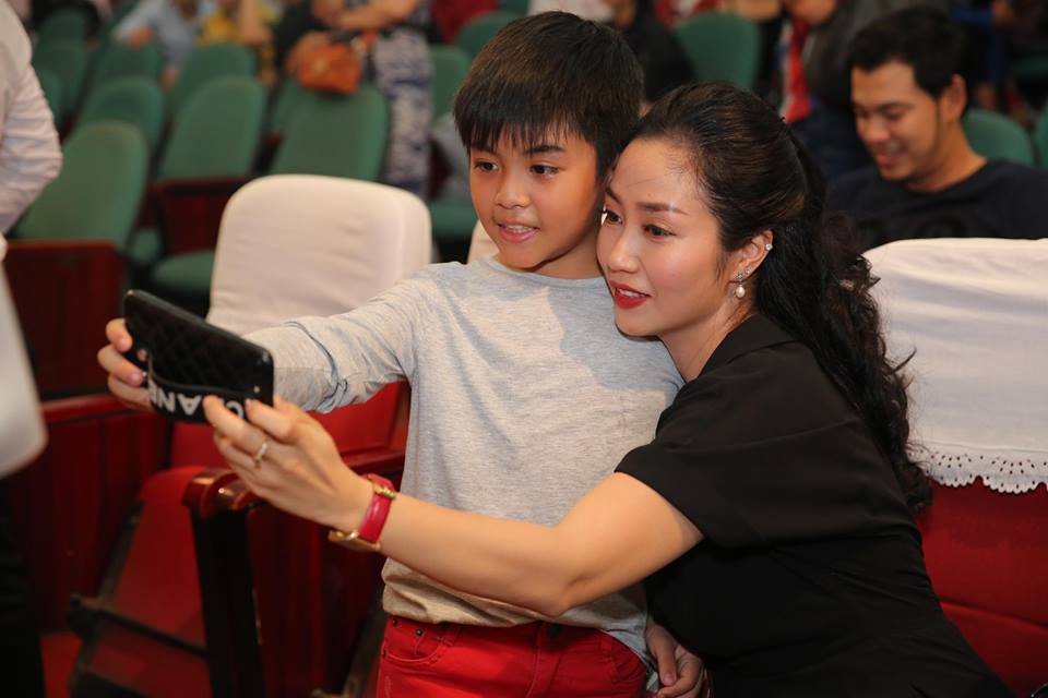 Mai Phương rạng rỡ về dâng hương Tổ nghề giữa lúc bạo bệnh - 8