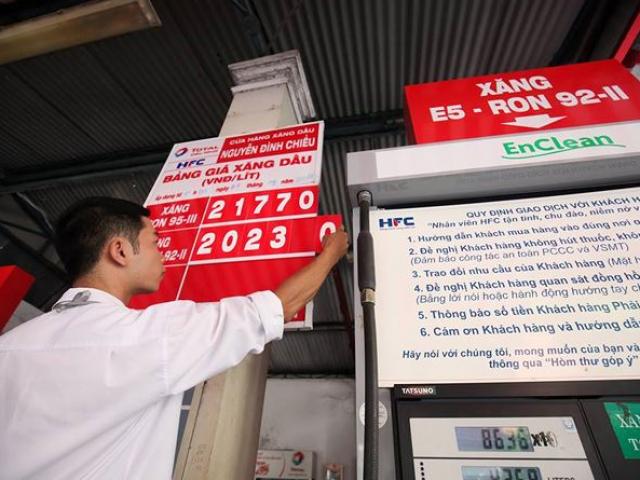 Thị trường - Tiêu dùng - Xăng E5 RON92 tăng lên mốc 20.231 đồng/lít