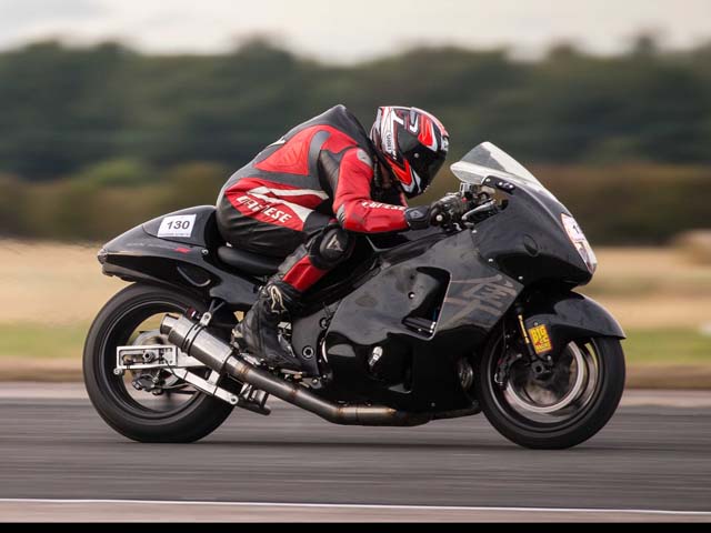 Thế giới xe - Suzuki Hayabusa lập kỷ lục tốc độ, "vượt mặt" siêu xe Bugatti Veyron Supersport