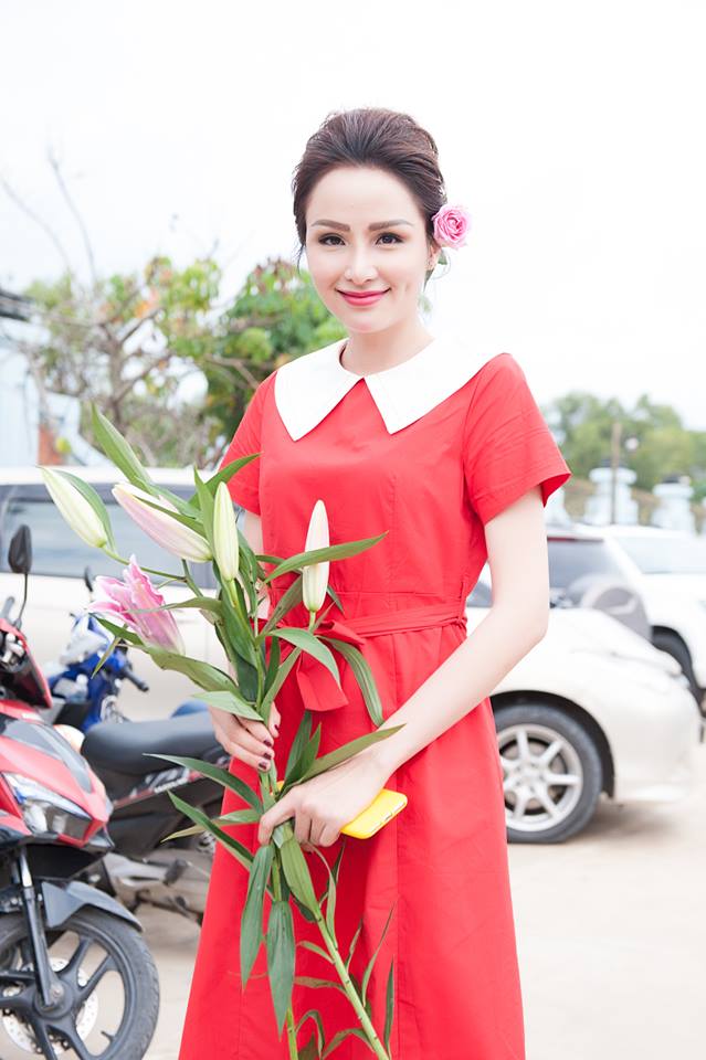 Nhã Phương khéo che vòng hai, đến dâng hương giỗ Tổ nghề - 4