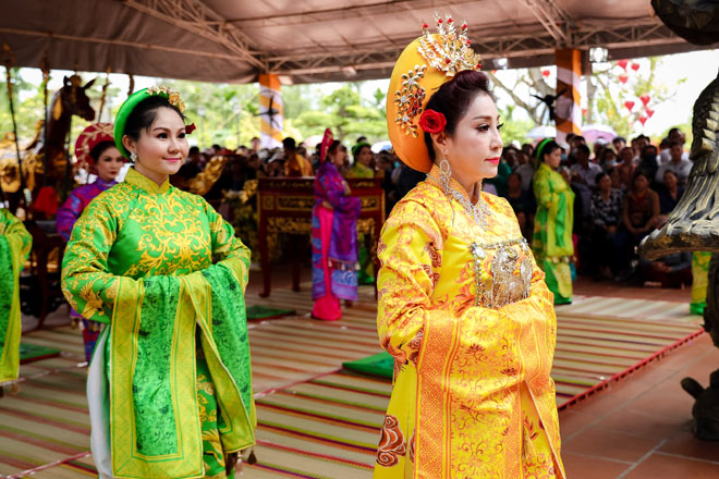 Nhã Phương khéo che vòng hai, đến dâng hương giỗ Tổ nghề - 6