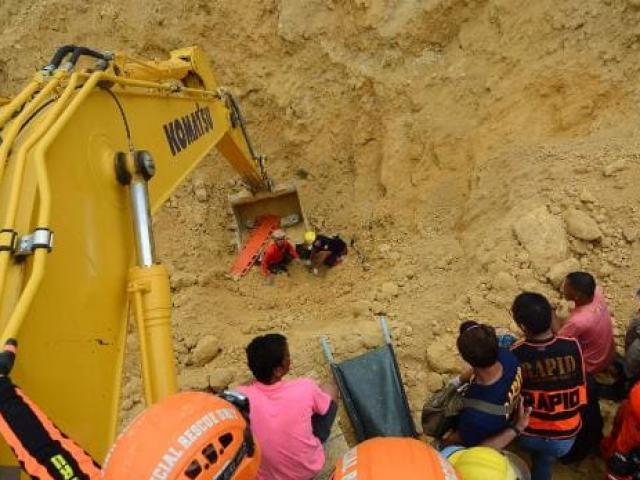 Thế giới - Philippines: Hàng loạt người gửi tin nhắn tuyệt vọng từ dưới đất dày